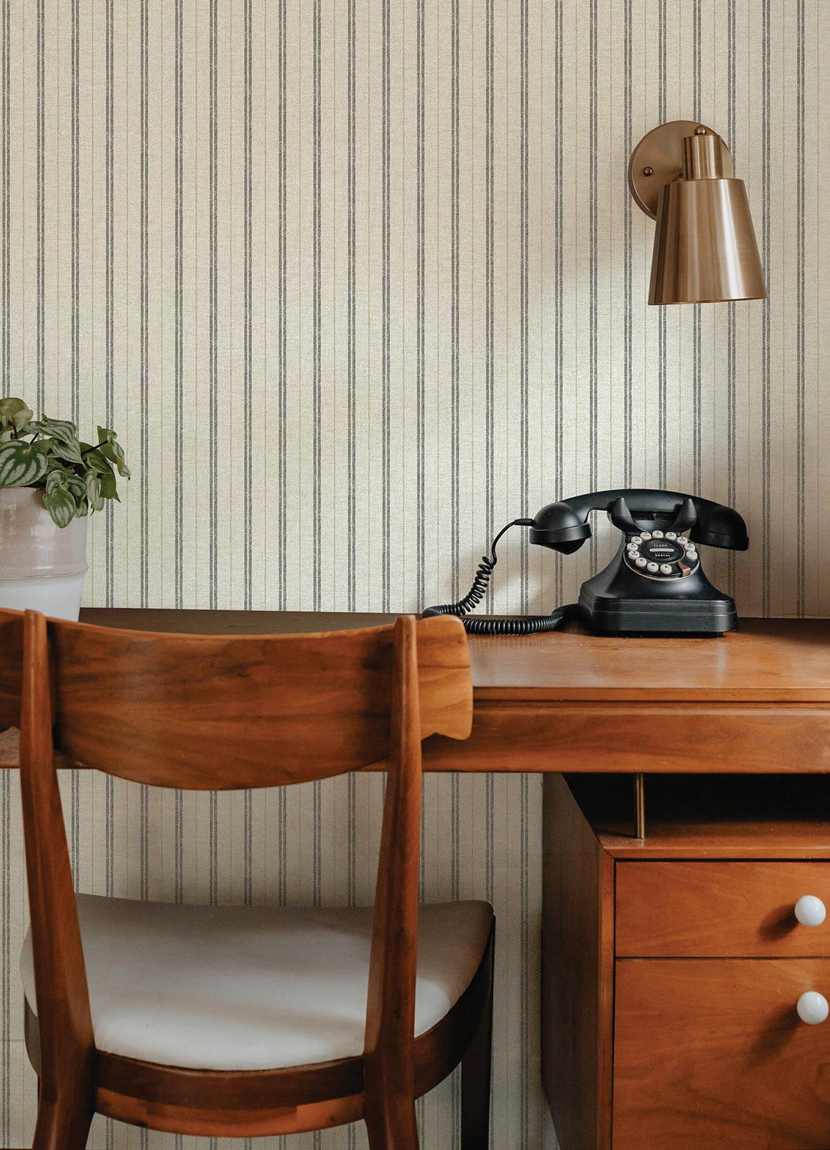 4192-83429-peel-and-stick-wallpaper-room-scene
