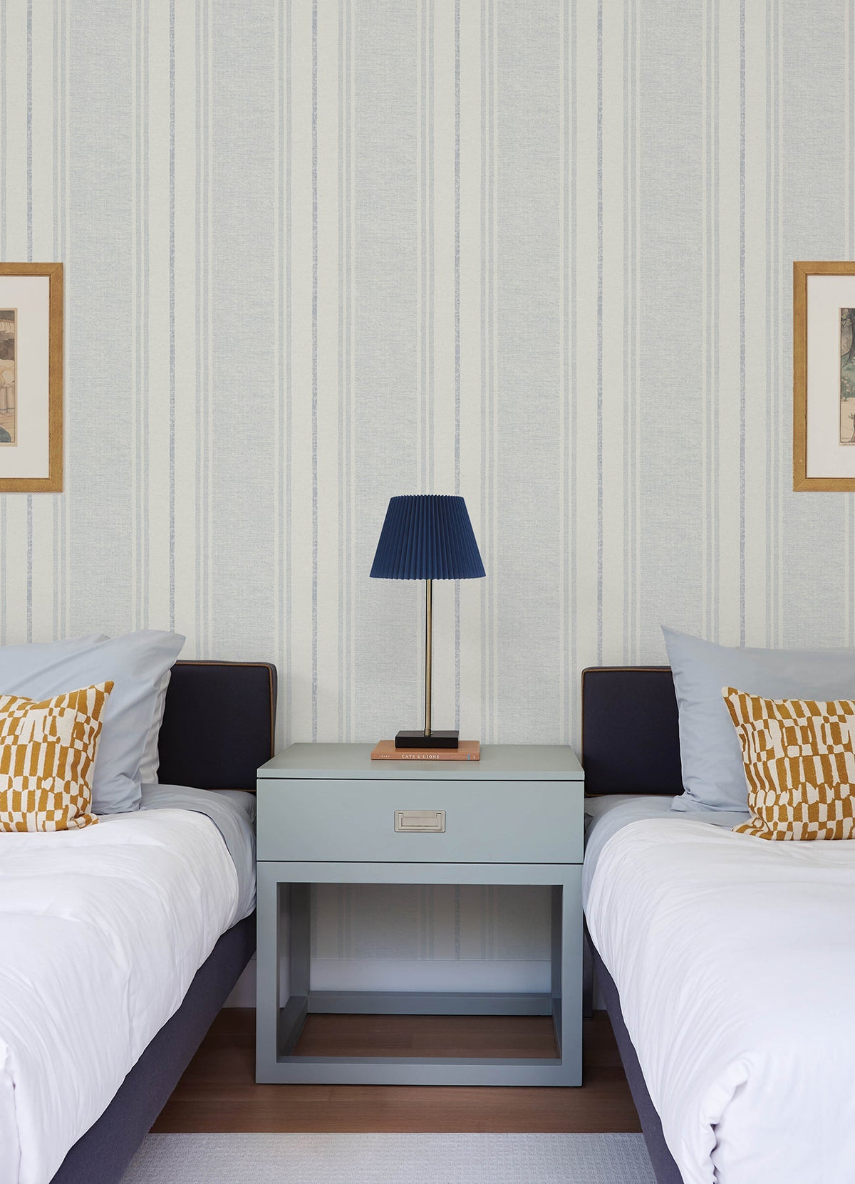 4192-83439-peel-and-stick-wallpaper-room-scene