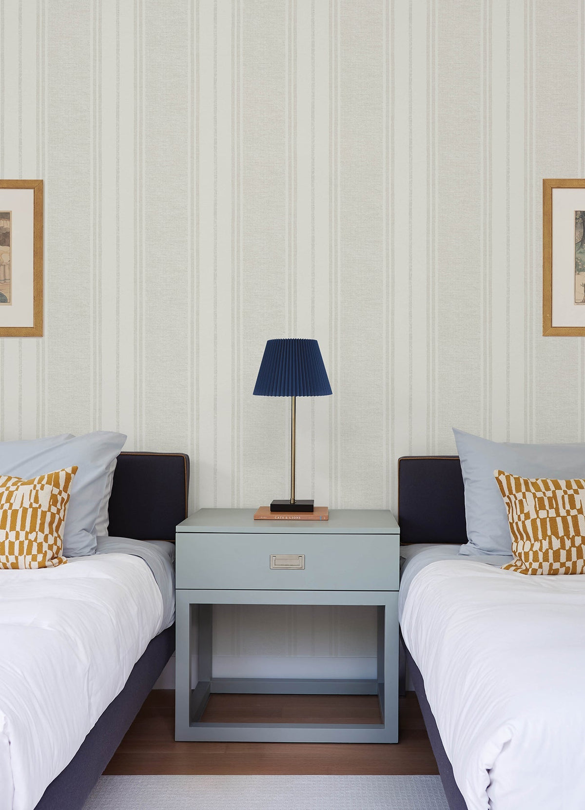4192-83440-peel-and-stick-wallpaper-room-scene