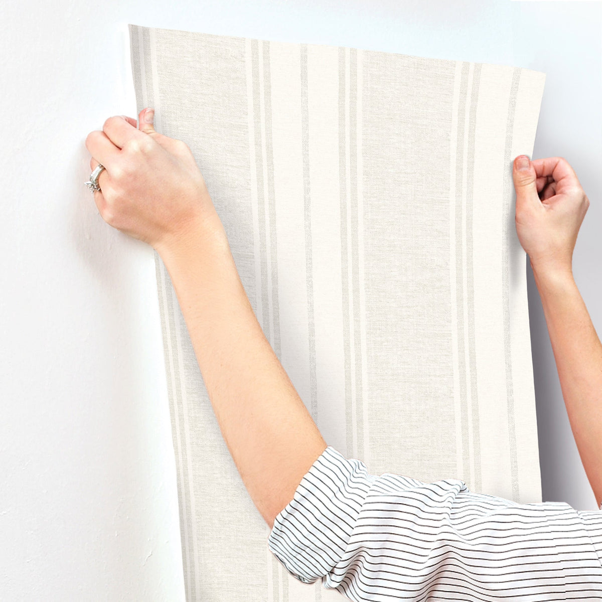 4192-83440-peel-and-stick-wallpaper-stick-application-step