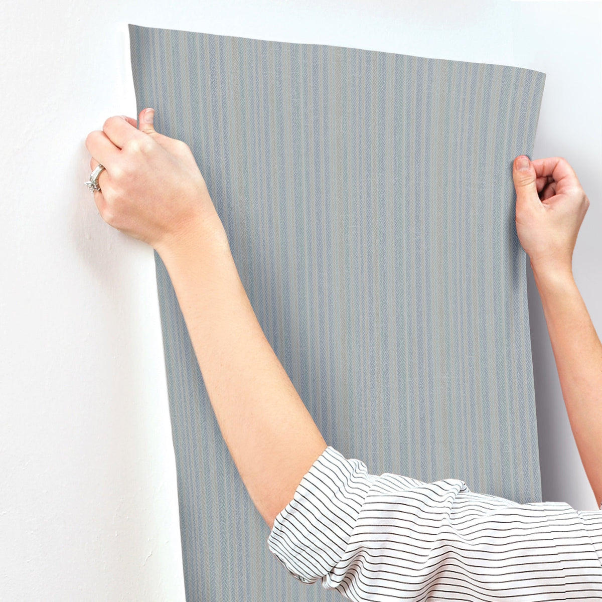 4192-83447-peel-and-stick-wallpaper-stick-application-step