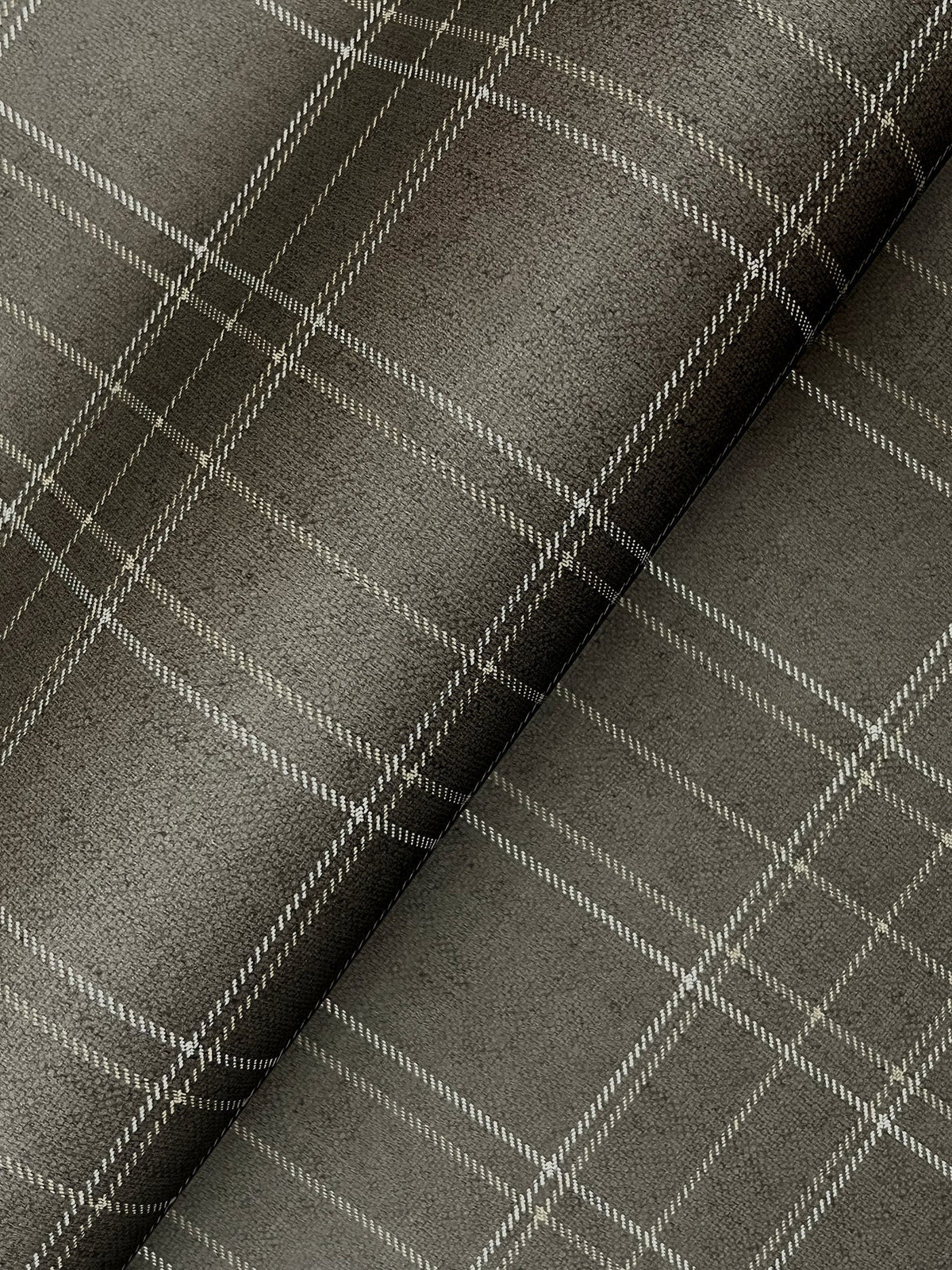 4192-83457-peel-and-stick-wallpaper-detail-closeup
