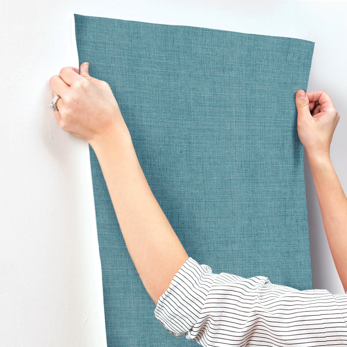 4193-7412-peel-and-stick-wallpaper-stick-application-step