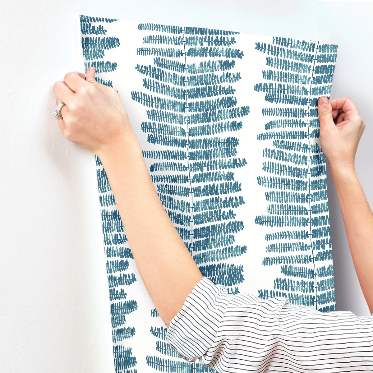 4197-27876-peel-and-stick-wallpaper-stick-application-step
