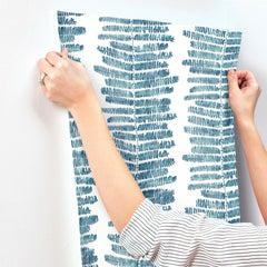 4197-27876-peel-and-stick-wallpaper-stick-application-step