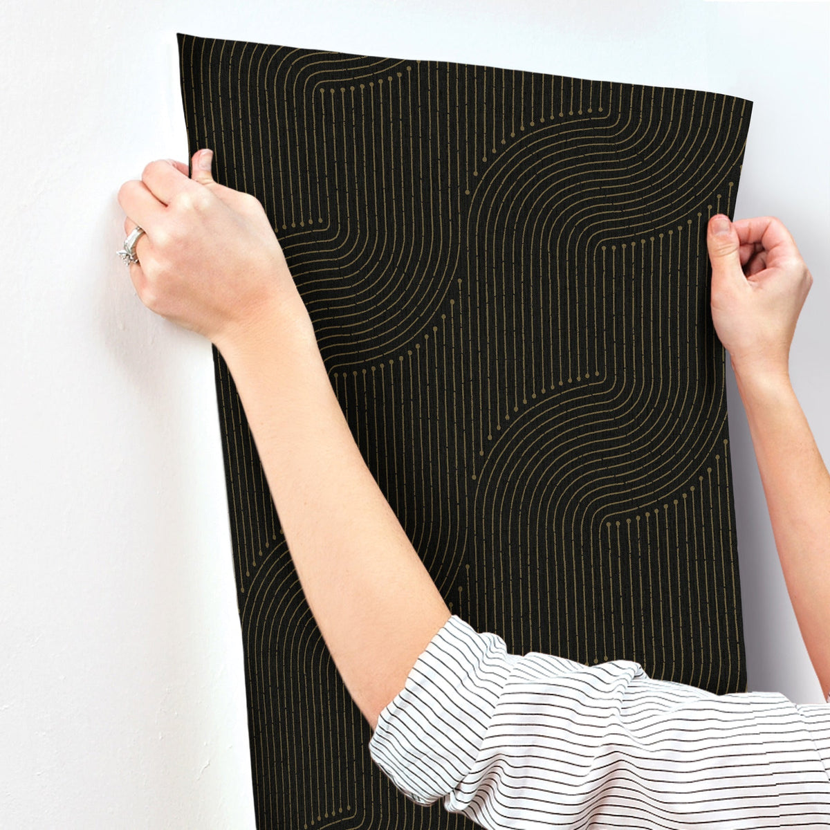 4198-27808-peel-and-stick-wallpaper-stick-application-step