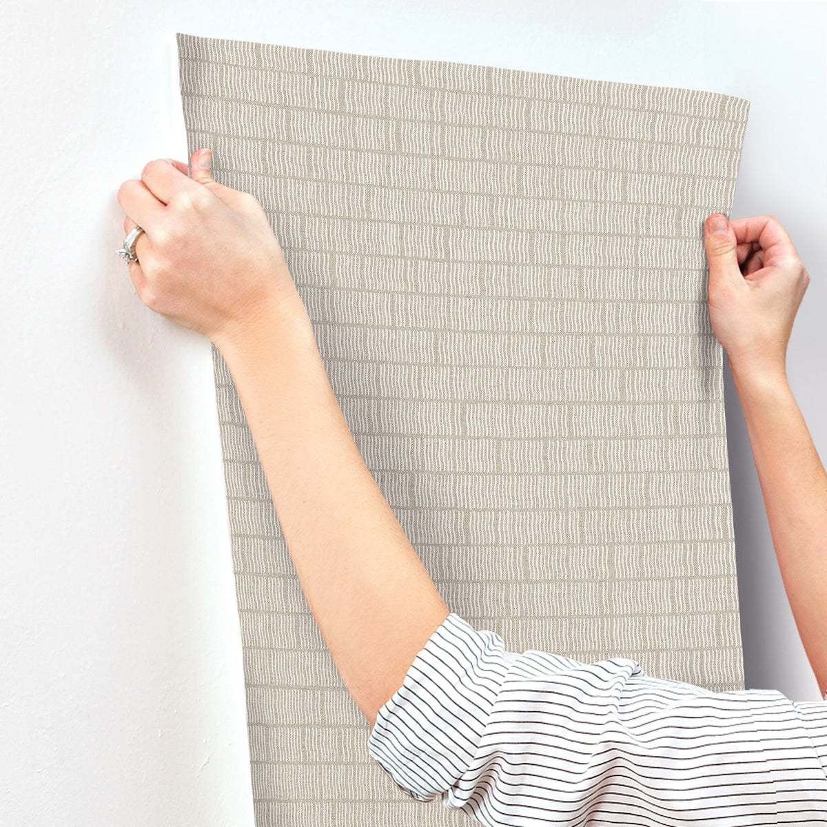 4198-27815-peel-and-stick-wallpaper-stick-application-step