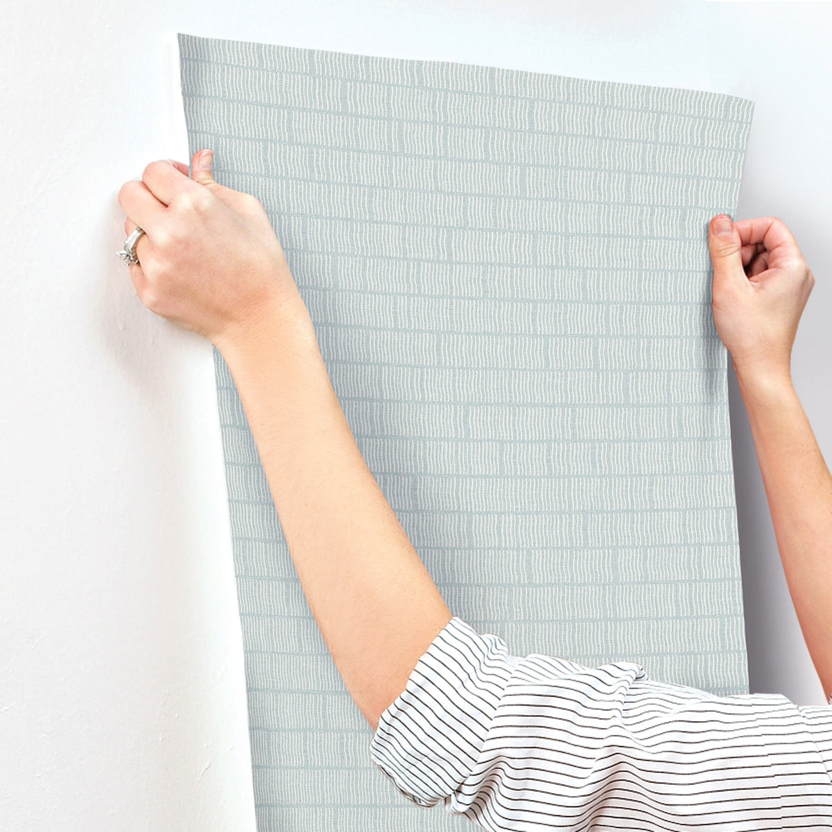 4198-27817-peel-and-stick-wallpaper-stick-application-step