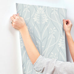 4198-27821-peel-and-stick-wallpaper-stick-application-step
