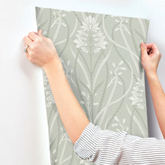 4198-27822-peel-and-stick-wallpaper-stick-application-step