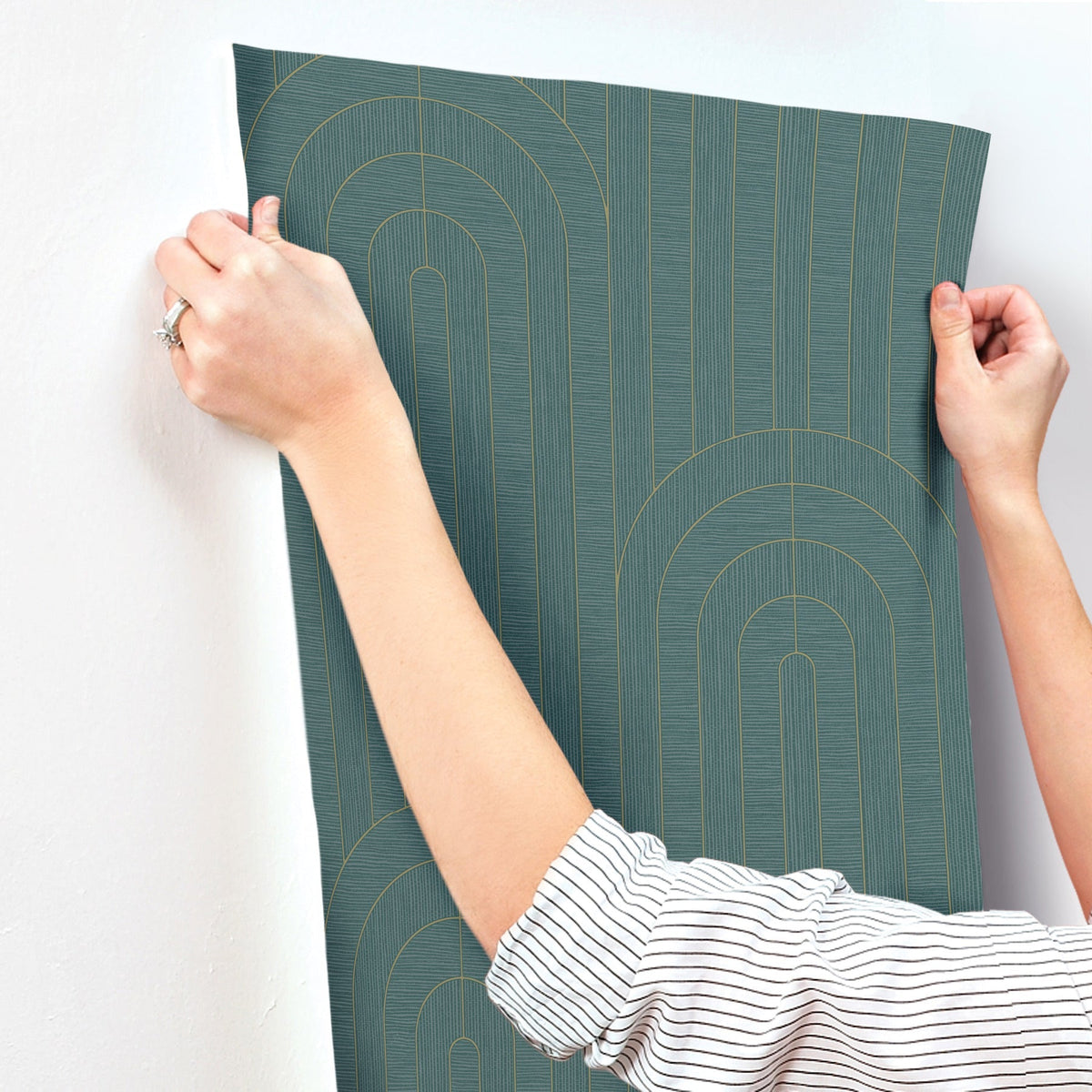 4198-27828-peel-and-stick-wallpaper-stick-application-step