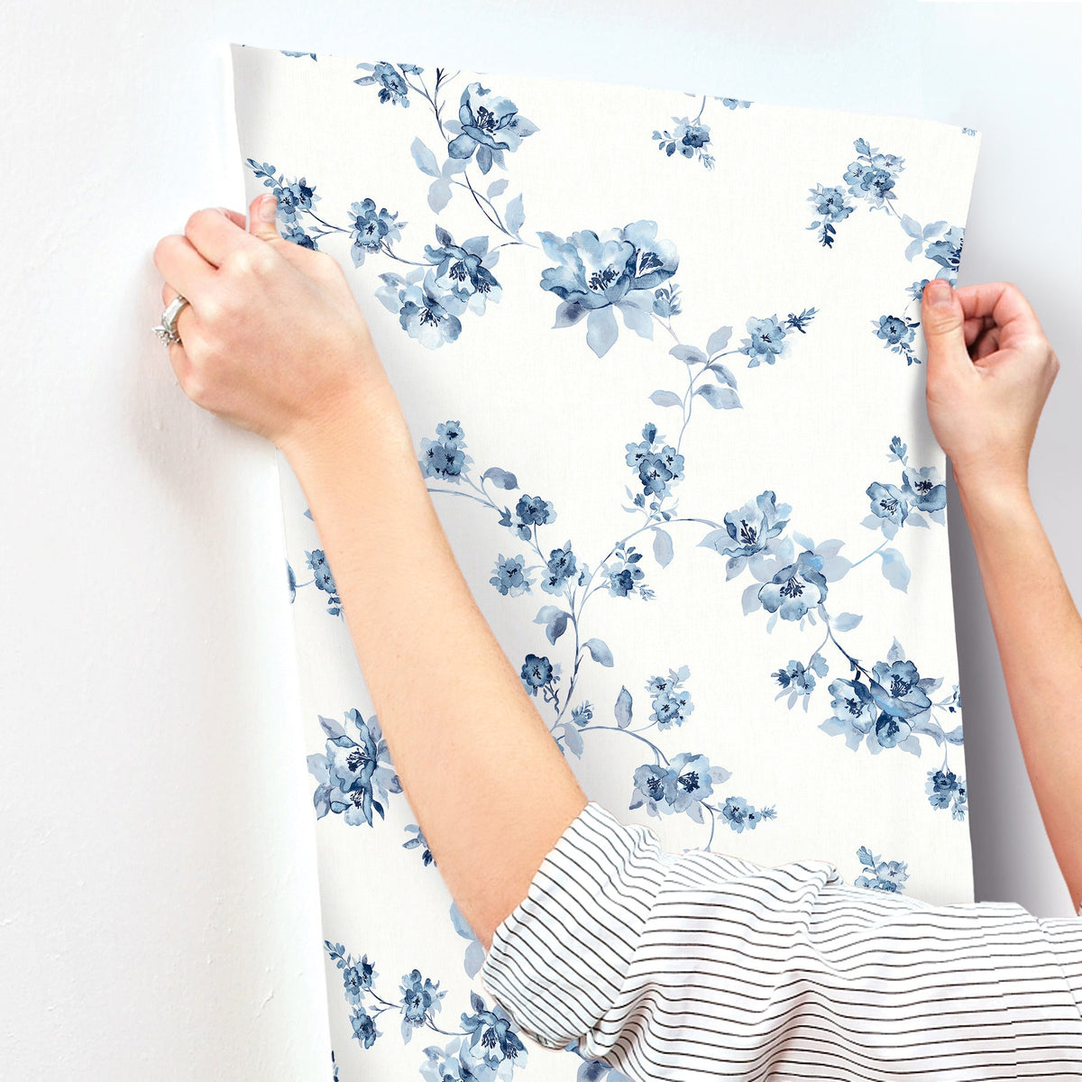 4199-24481-peel-and-stick-wallpaper-stick-application-step