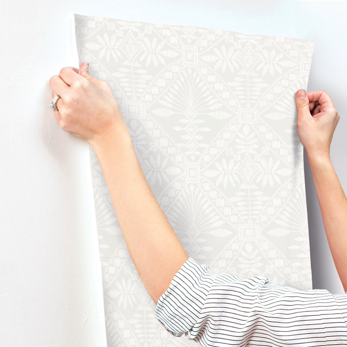 4199-27774-peel-and-stick-wallpaper-stick-application-step