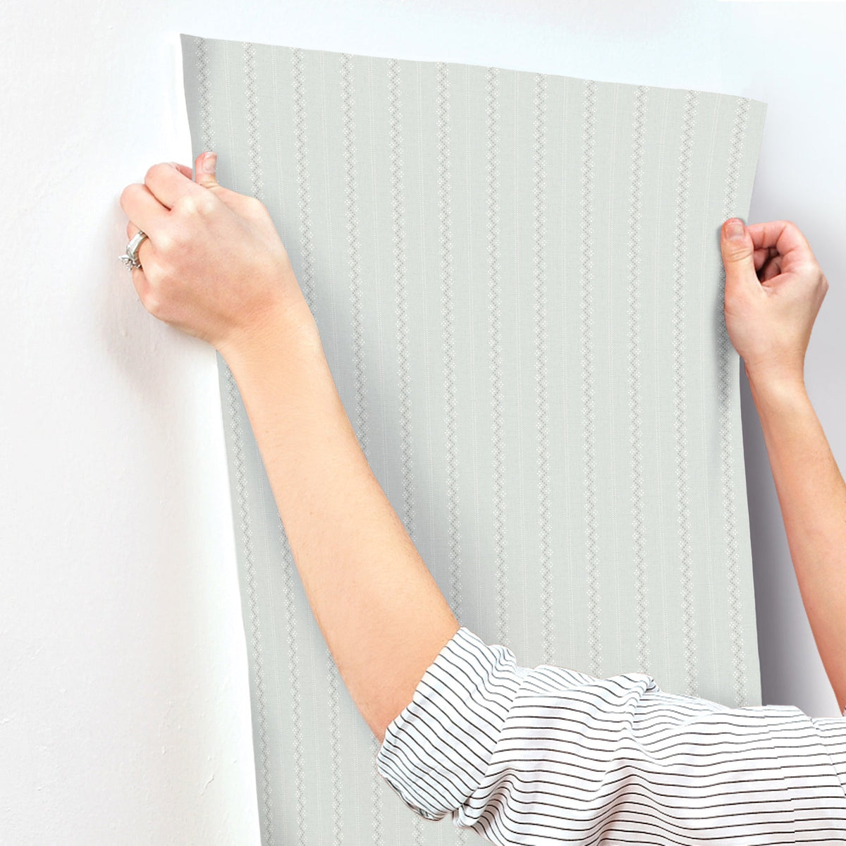 4199-27780-peel-and-stick-wallpaper-stick-application-step