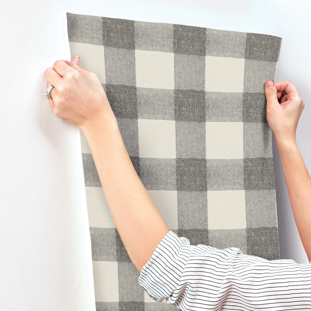 4199-83421-peel-and-stick-wallpaper-stick-application-step