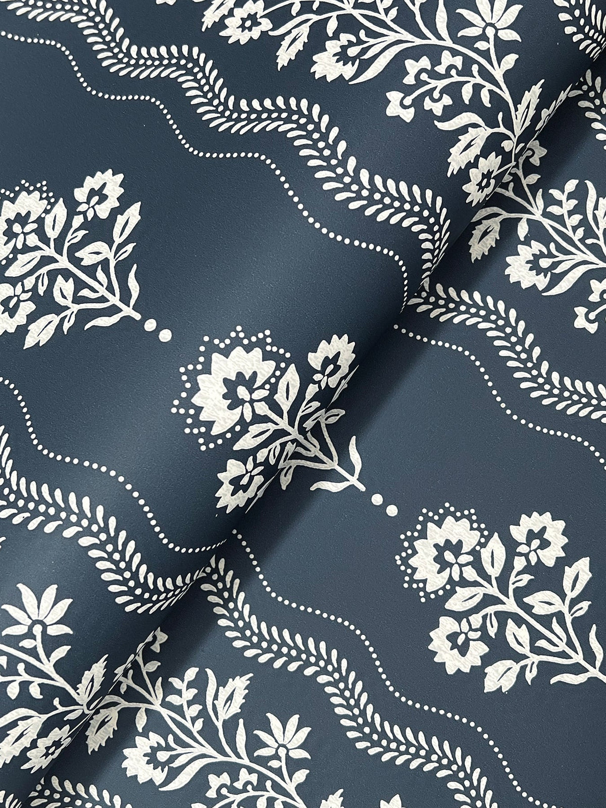 4199-83721-peel-and-stick-wallpaper-detail-closeup