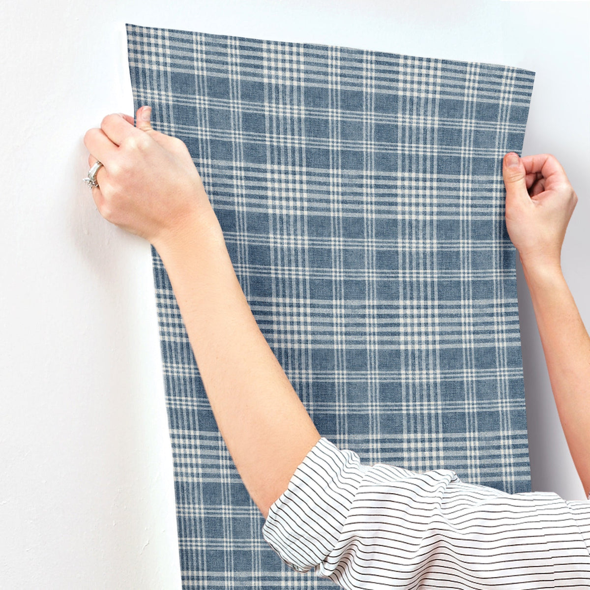 4199-83736-peel-and-stick-wallpaper-stick-application-step
