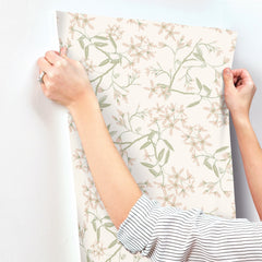 4201-20111-peel-and-stick-wallpaper-stick-application-step