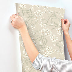 4201-20112-peel-and-stick-wallpaper-stick-application-step