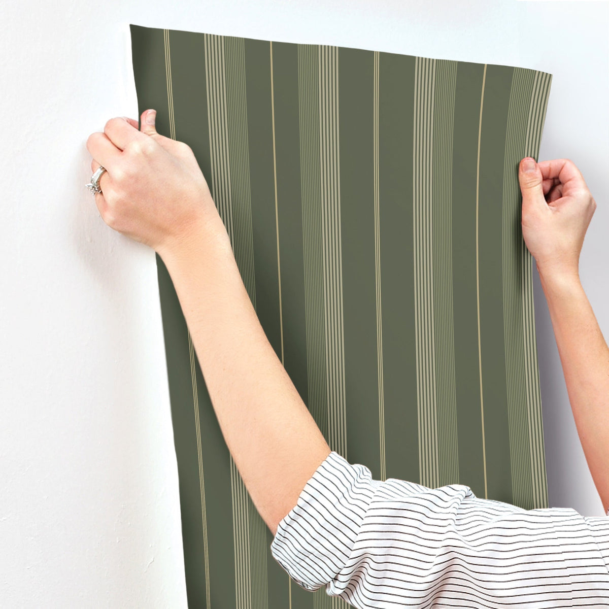 4201-20121-peel-and-stick-wallpaper-stick-application-step