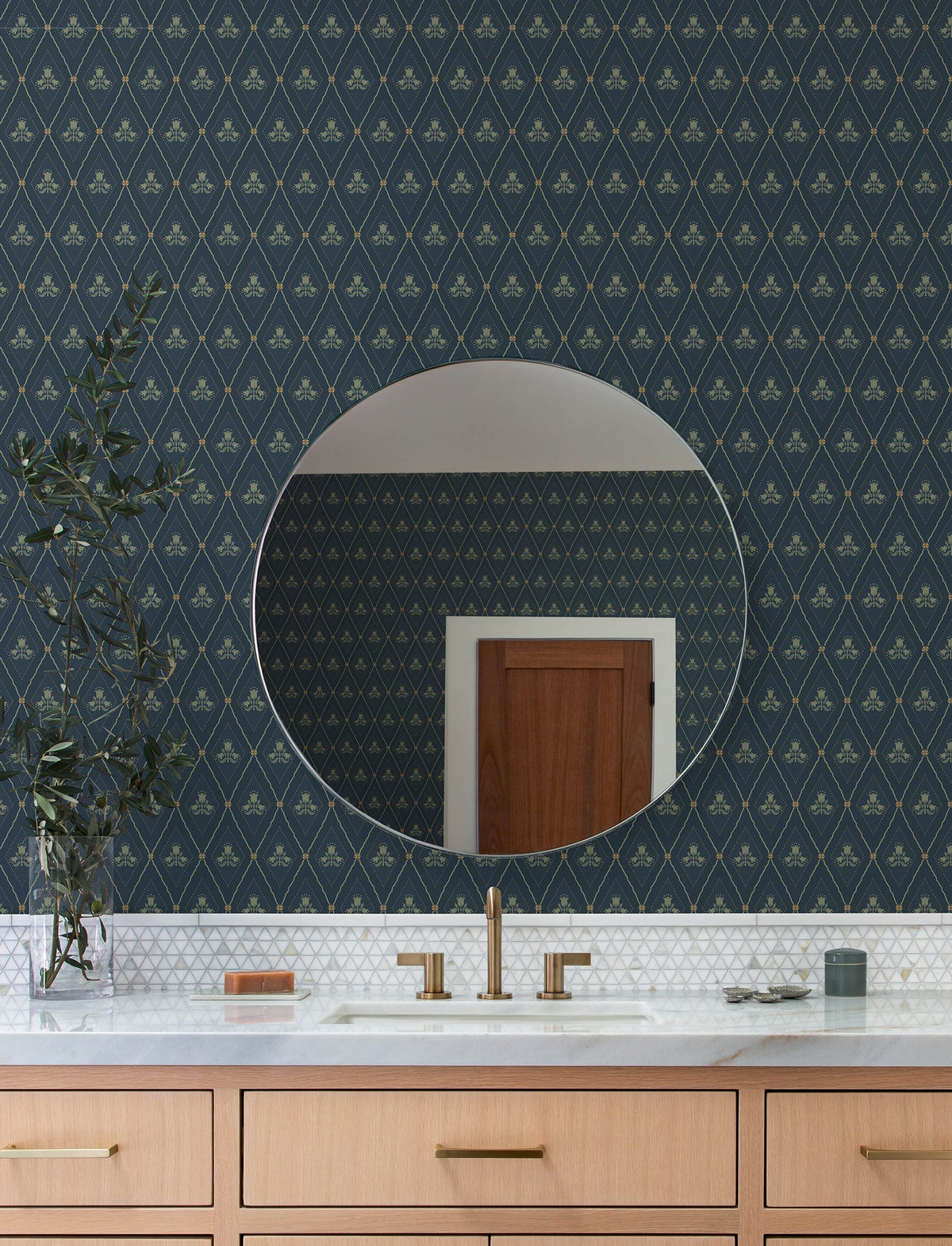 4201-48033-peel-and-stick-wallpaper-room-scene