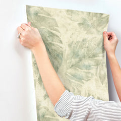 4202-416121-peel-and-stick-wallpaper-stick-application-step