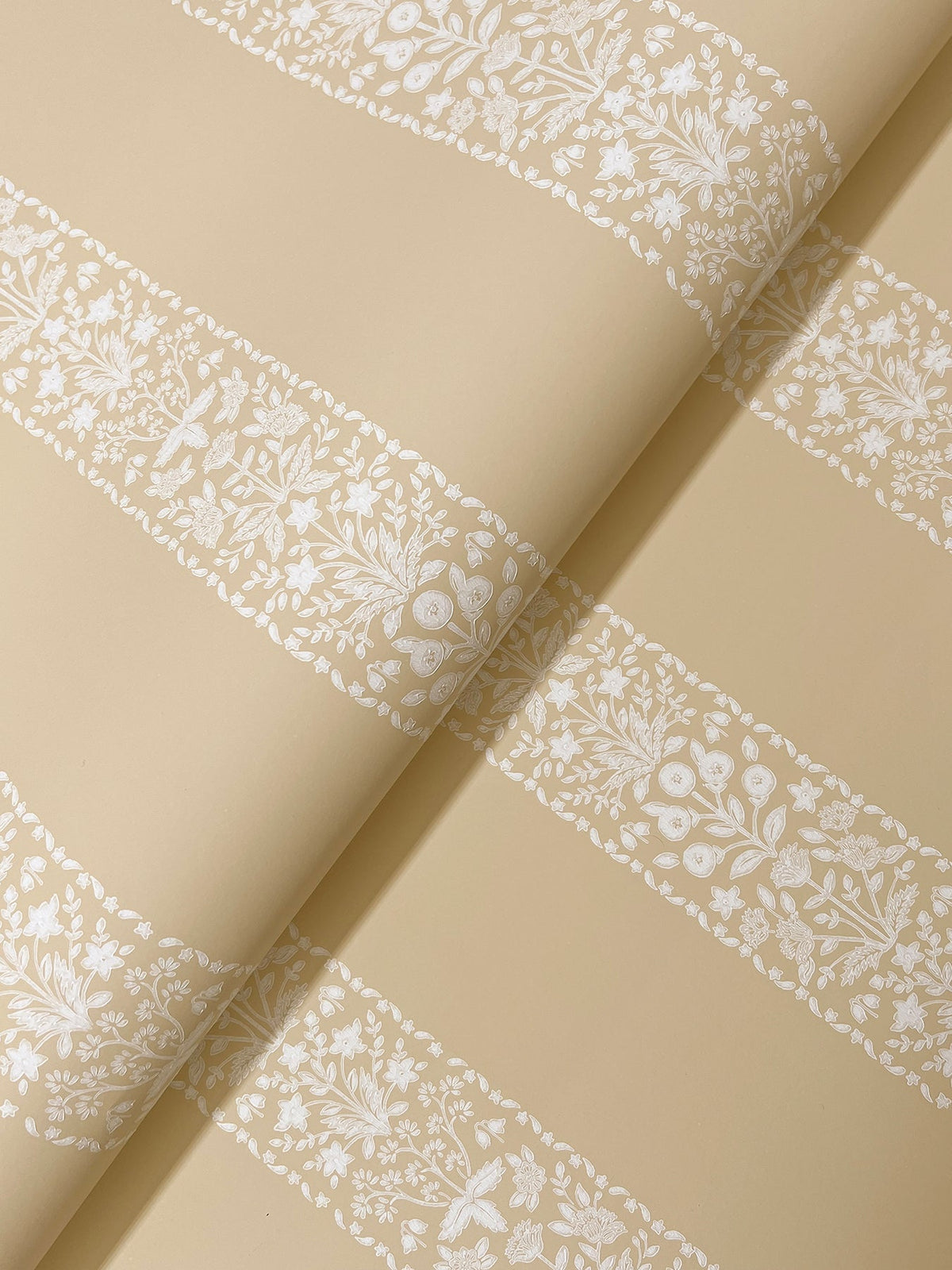 4212-84392-peel-and-stick-wallpaper-detail-closeup