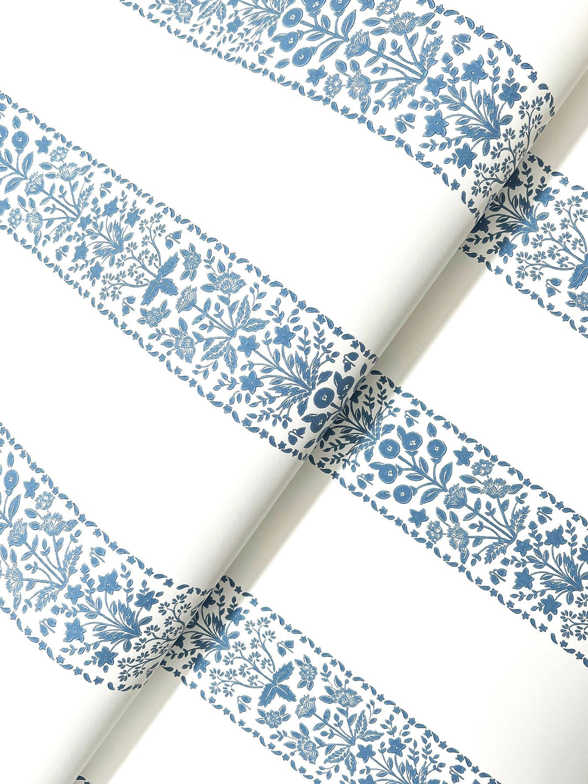 4212-84393-peel-and-stick-wallpaper-detail-closeup