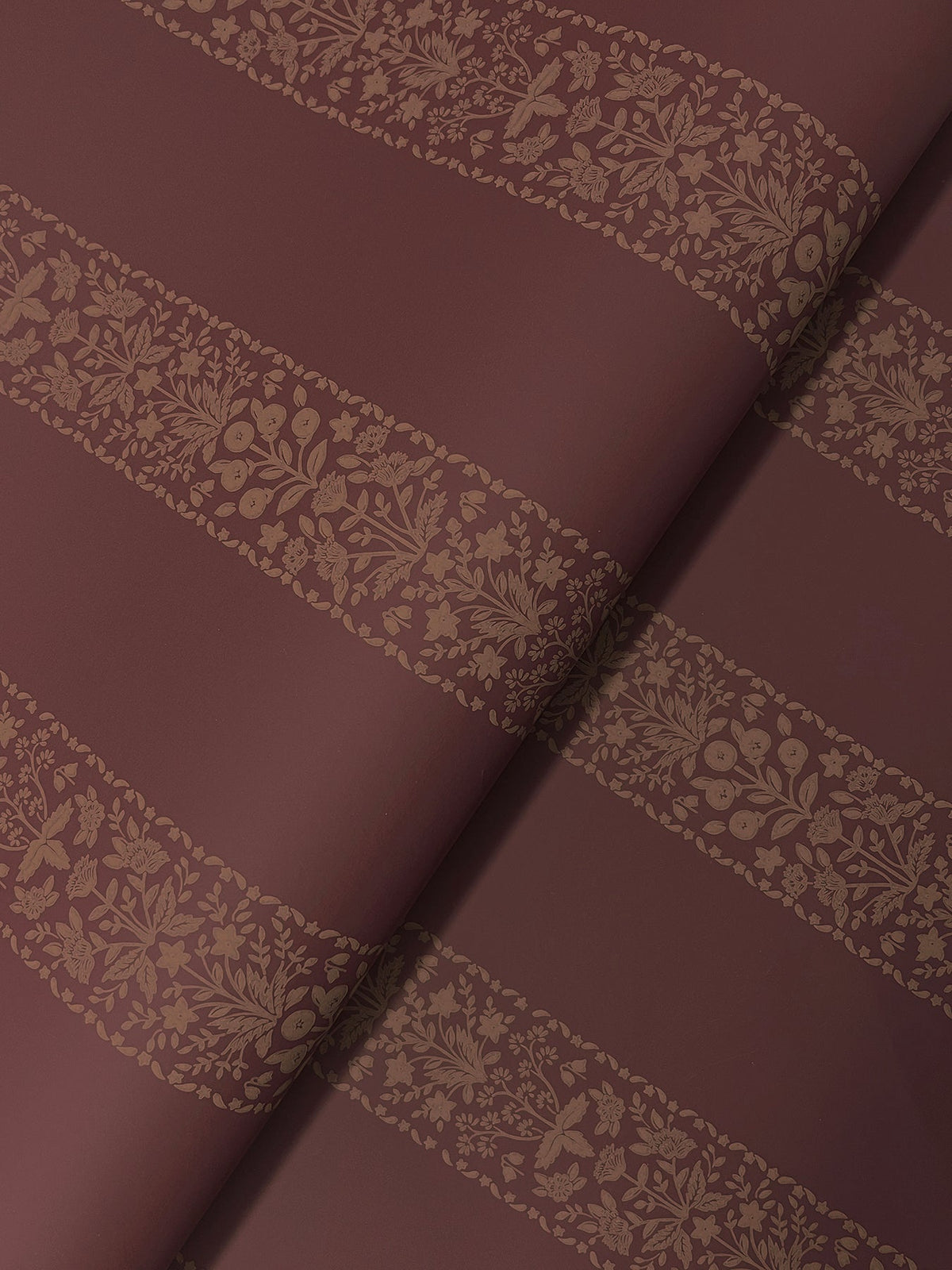 4212-84395-peel-and-stick-wallpaper-detail-closeup