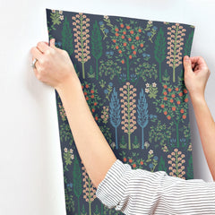 4212-84412-peel-and-stick-wallpaper-stick-application-step