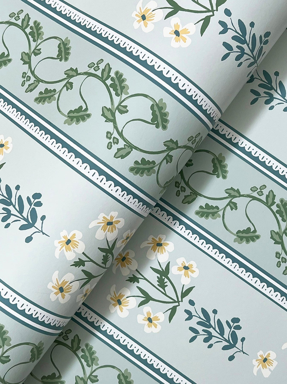 4212-84414-peel-and-stick-wallpaper-detail-closeup