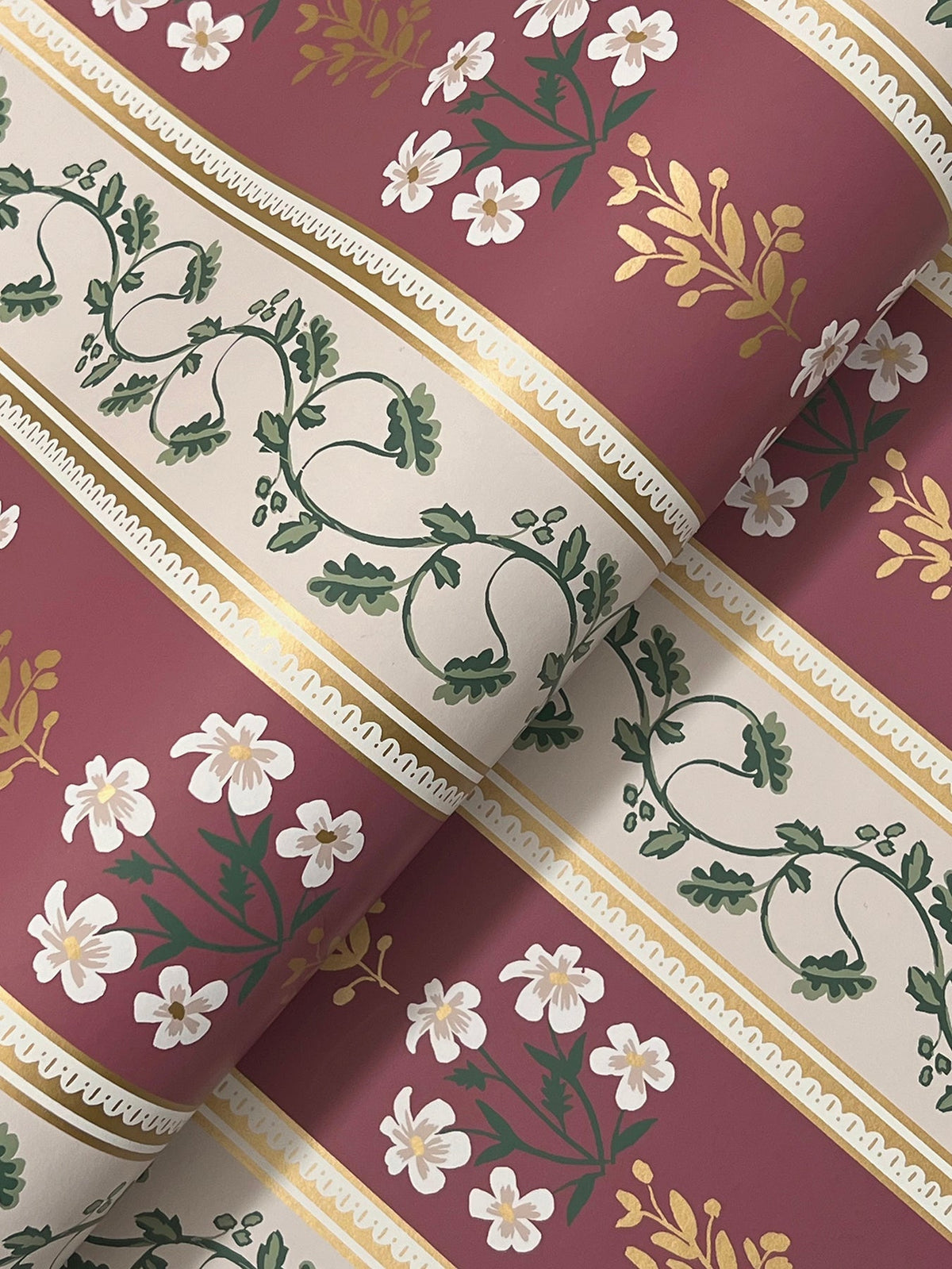 4212-84419-peel-and-stick-wallpaper-detail-closeup