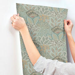 4228-84116-peel-and-stick-wallpaper-stick-application-step