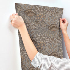 4228-84122-peel-and-stick-wallpaper-stick-application-step