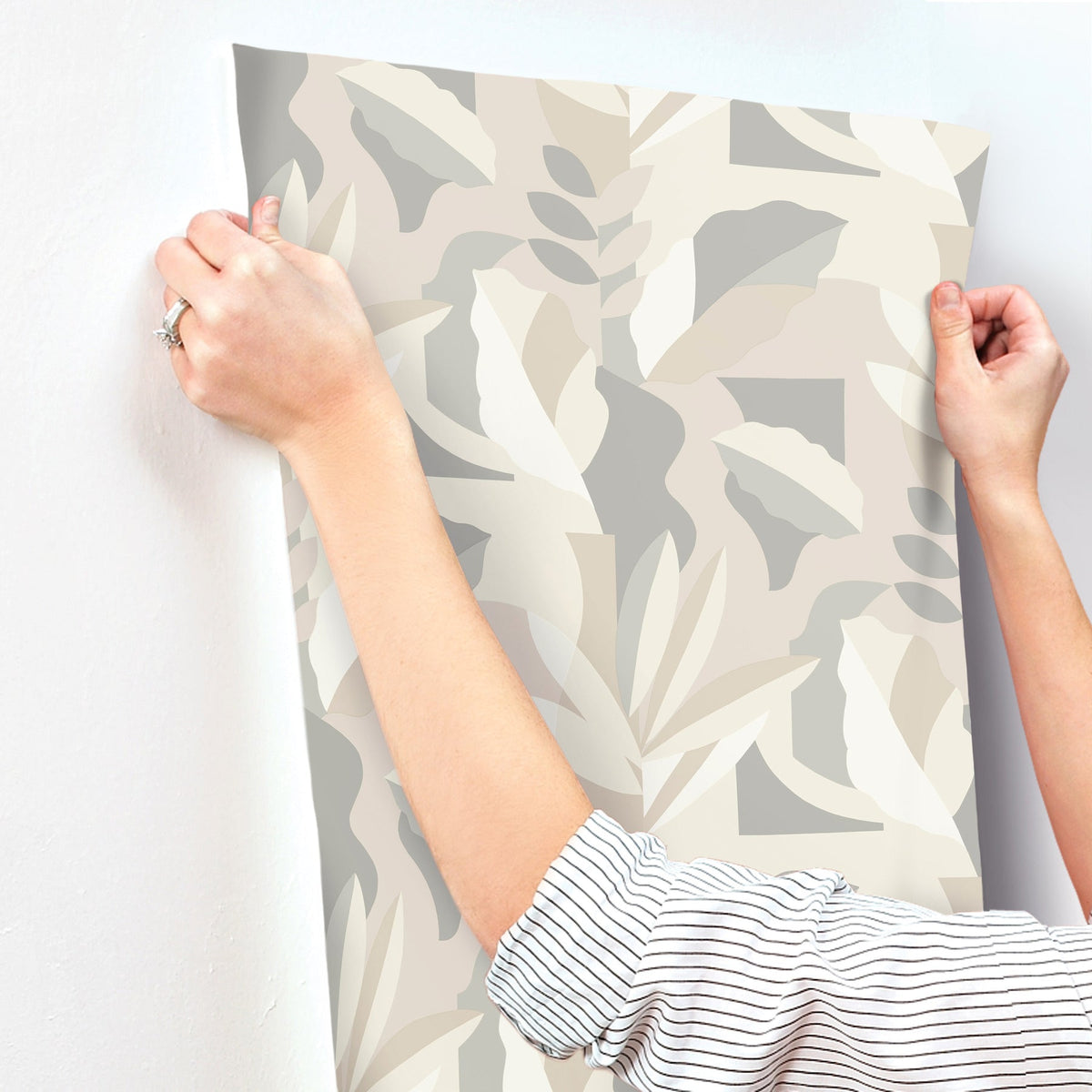 AG2002-peel-and-stick-wallpaper-stick-application-step
