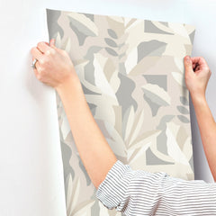 AG2002-peel-and-stick-wallpaper-stick-application-step