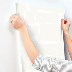 AG2072-peel-and-stick-wallpaper-stick-application-step