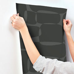 AG2073-peel-and-stick-wallpaper-stick-application-step