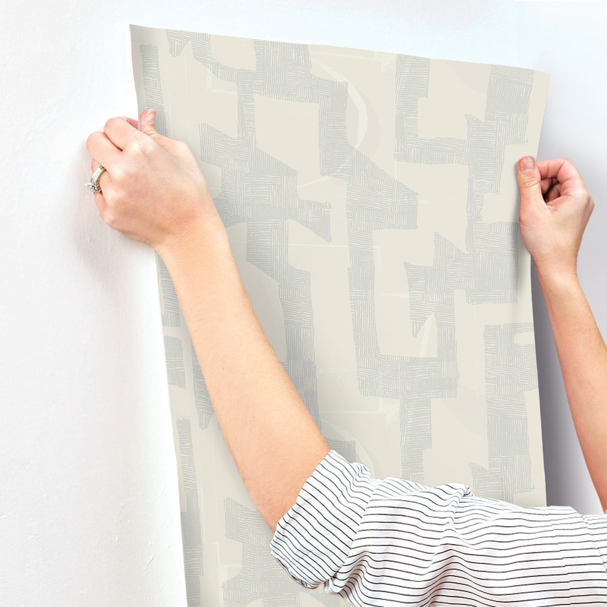 AG2105-peel-and-stick-wallpaper-stick-application-step