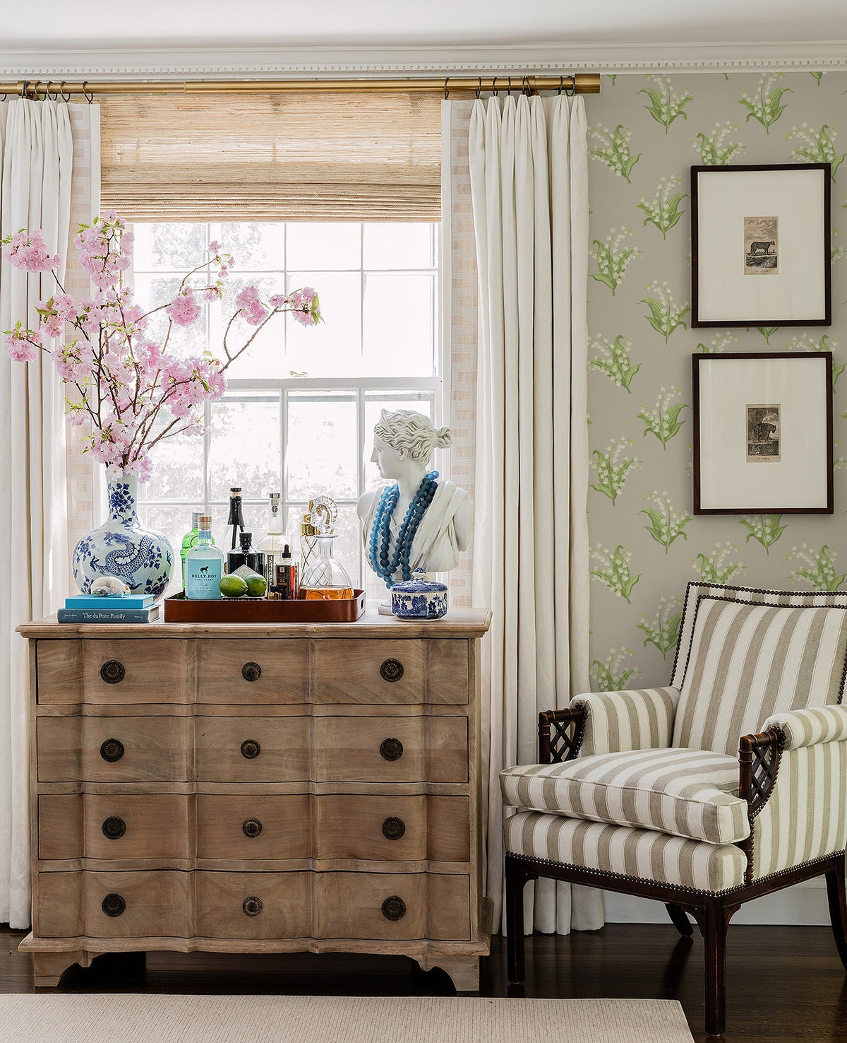 AST4341-peel-and-stick-wallpaper-room-scene-detail-closeup