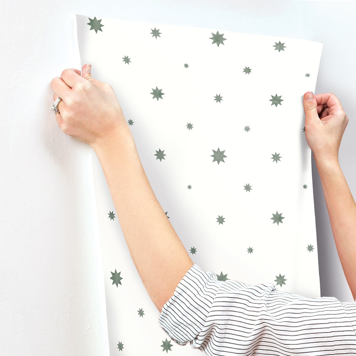 AST4352-peel-and-stick-wallpaper-stick-application-step