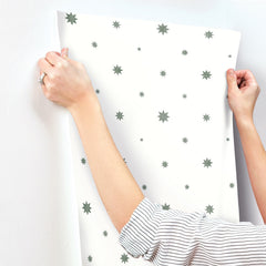 AST4352-peel-and-stick-wallpaper-stick-application-step