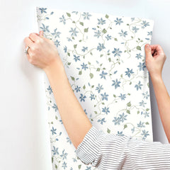 AST4364-peel-and-stick-wallpaper-stick-application-step