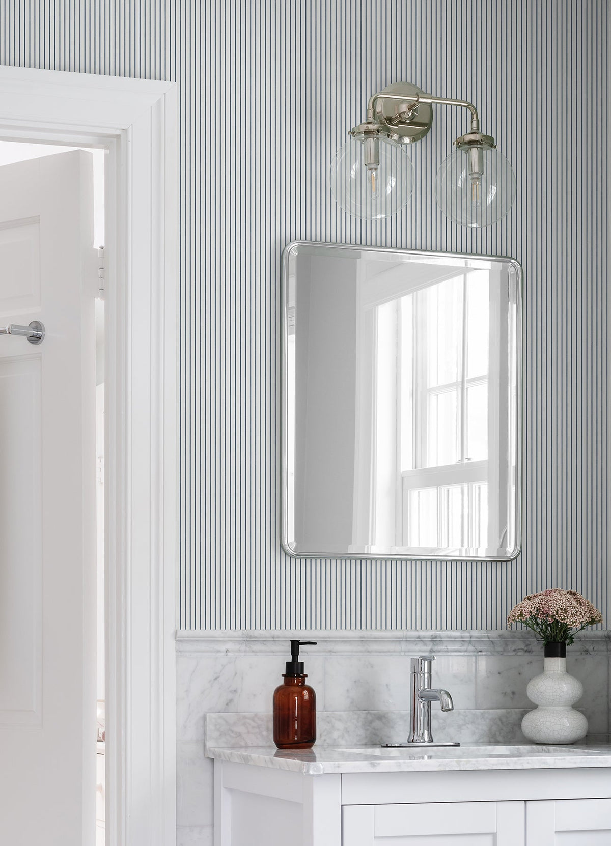 AST4971-peel-and-stick-wallpaper-room-scene