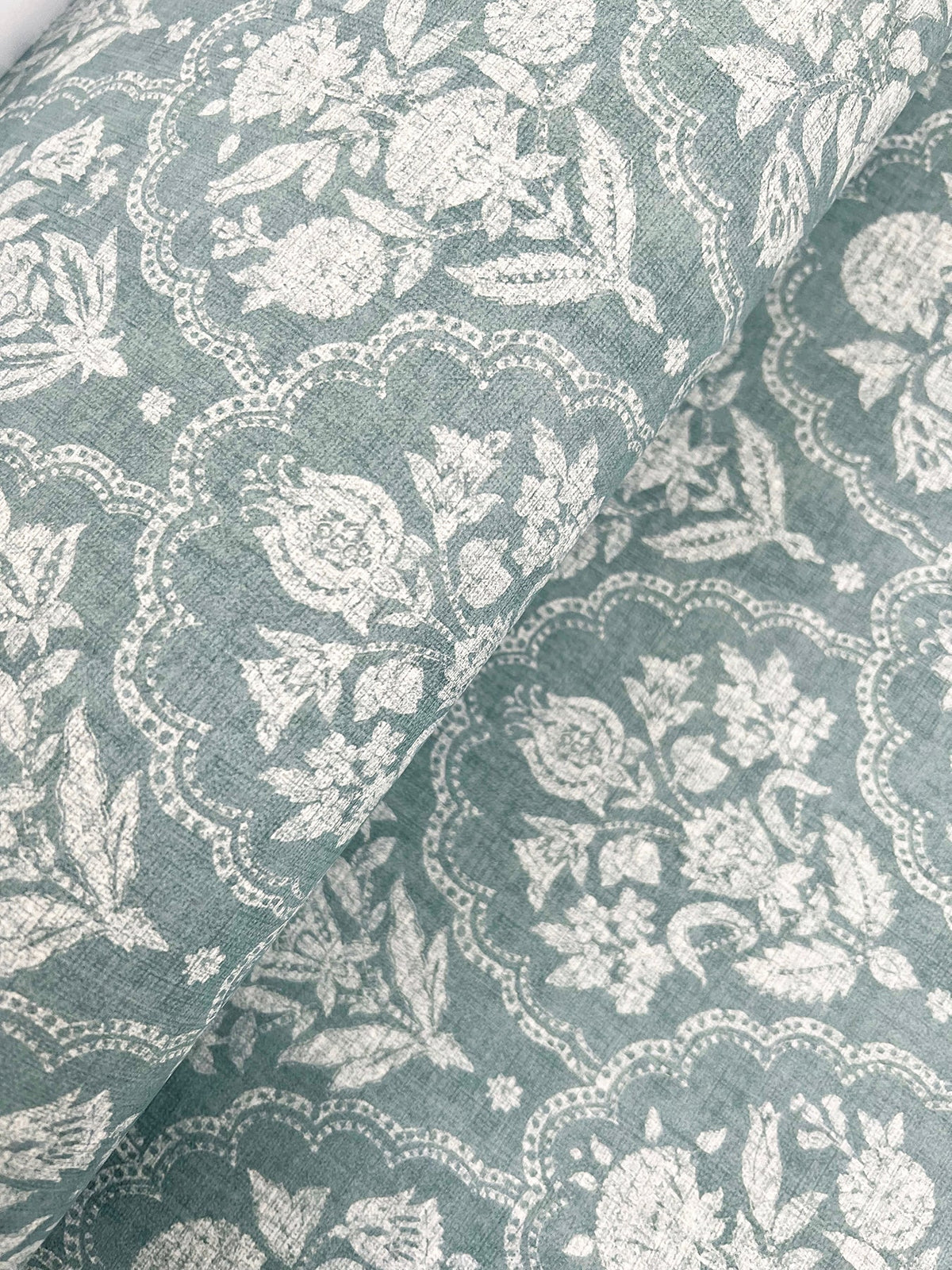 AST6351-peel-and-stick-wallpaper-detail-closeup