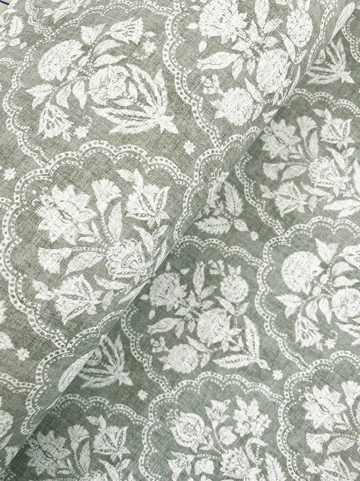 AST6353-peel-and-stick-wallpaper-detail-closeup