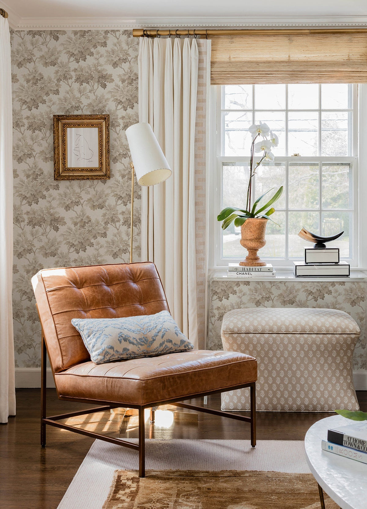 AST6356-peel-and-stick-wallpaper-room-scene