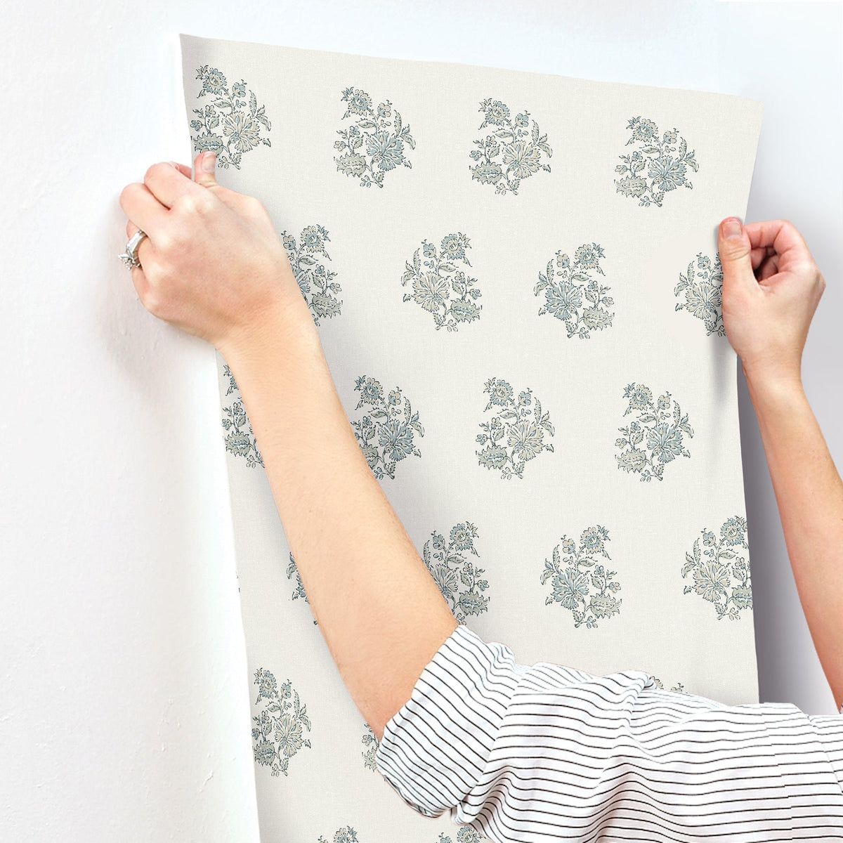 AST6359-peel-and-stick-wallpaper-stick-application-step