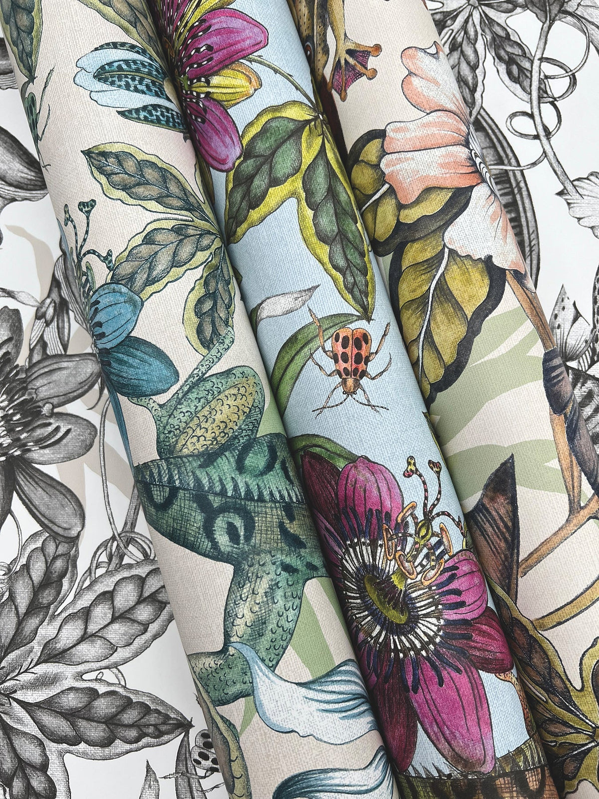 BL1705-peel-and-stick-wallpaper-detail-closeup