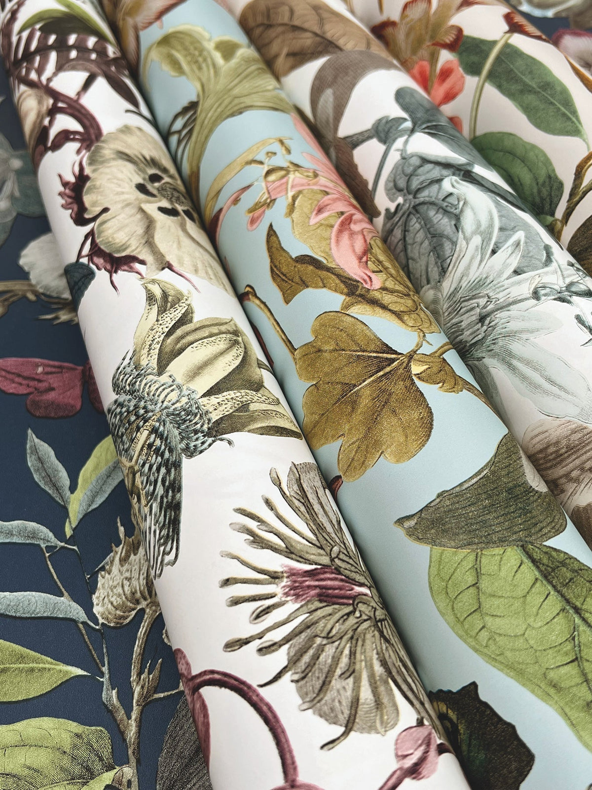 BL1722-peel-and-stick-wallpaper-detail-closeup-3